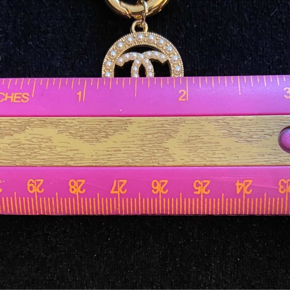 CHANEL Gold-Tone Double CC Pearl Drop Pendant - Picture 9 of 12